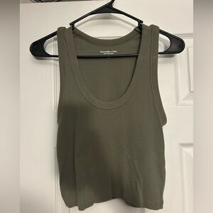 Essential Scoopneck Tann